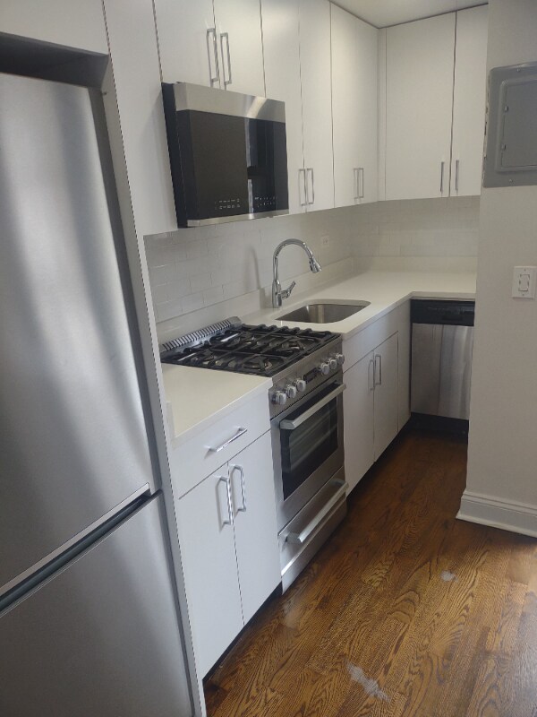E. 35th St, 3rd Ave in New York, NY - Building Photo - Building Photo