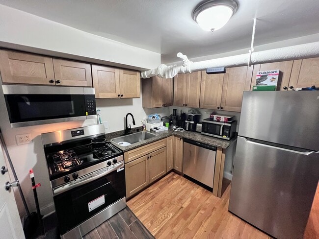 3216 W Altgeld St in Chicago, IL - Building Photo - Building Photo