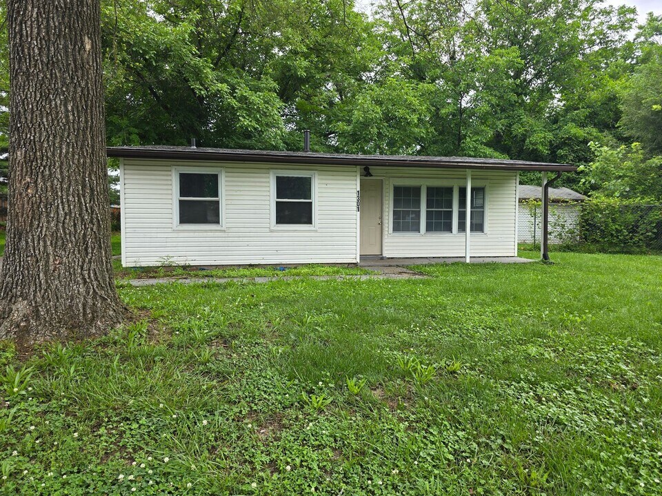1301 St Zita in Sauget, IL - Building Photo