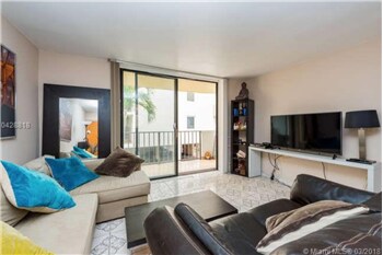1673 Bay Rd-Unit -201 in Miami Beach, FL - Building Photo