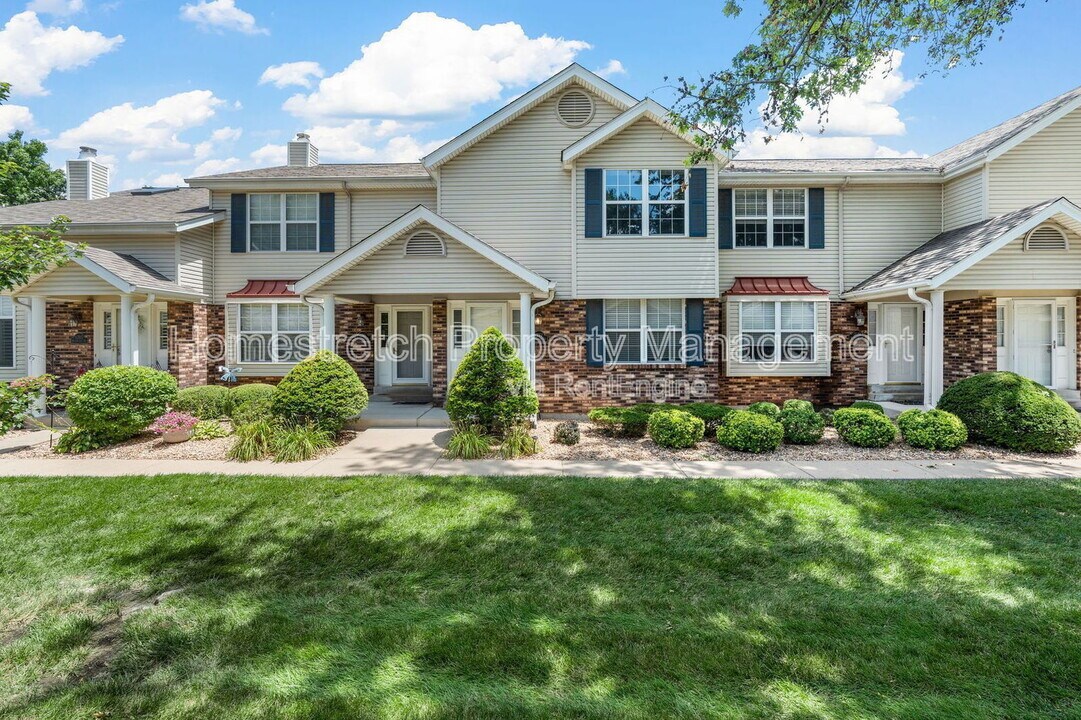1777 Honeysuckle Dr in St. Charles, MO - Building Photo