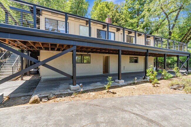 24 El Rey Rd in Portola Valley, CA - Building Photo - Building Photo