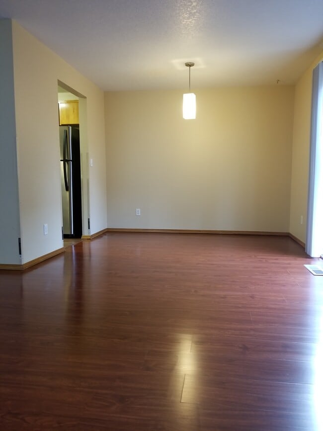 3933 SW Pinewood Way in Beaverton, OR - Building Photo - Building Photo