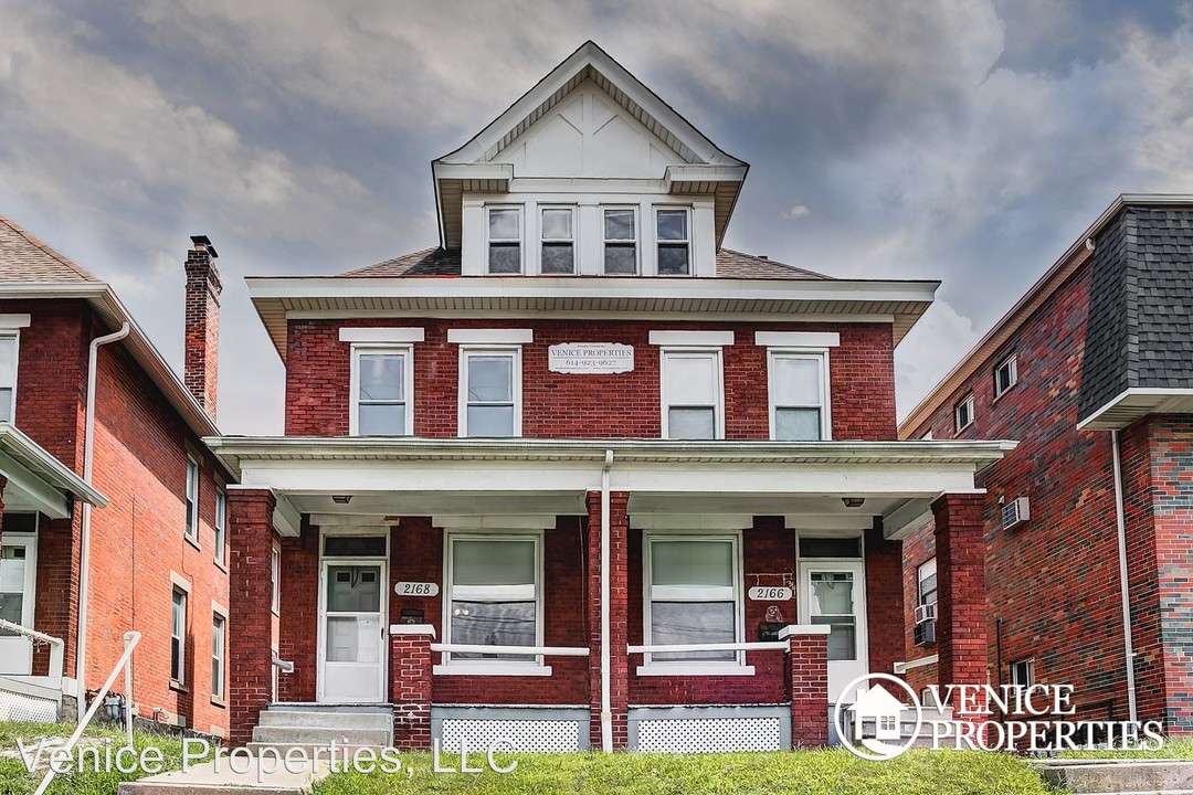 2166 Summit St in Columbus, OH - Building Photo
