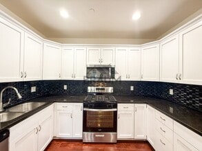 332 S Virgil Ave in Los Angeles, CA - Building Photo - Building Photo