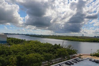 100 Bayview Dr, Unit 1026 in Sunny Isles Beach, FL - Building Photo - Building Photo