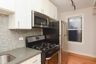 2424 N Kedzie Blvd, Unit A00W in Chicago, IL - Building Photo - Building Photo