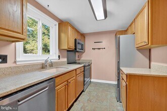 5320 Larochelle Ct in Alexandria, VA - Building Photo - Building Photo