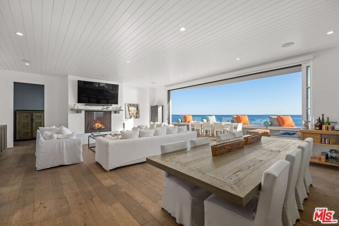 27212 Escondido Beach Rd in Malibu, CA - Building Photo