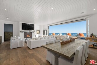 27212 Escondido Beach Rd in Malibu, CA - Building Photo - Building Photo