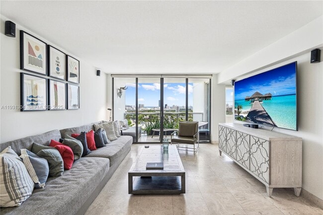 1900 Sunset Harbour Dr in Miami Beach, FL - Foto de edificio - Building Photo