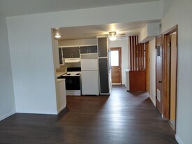 140-150 W 4th St in Auburn, KS - Building Photo