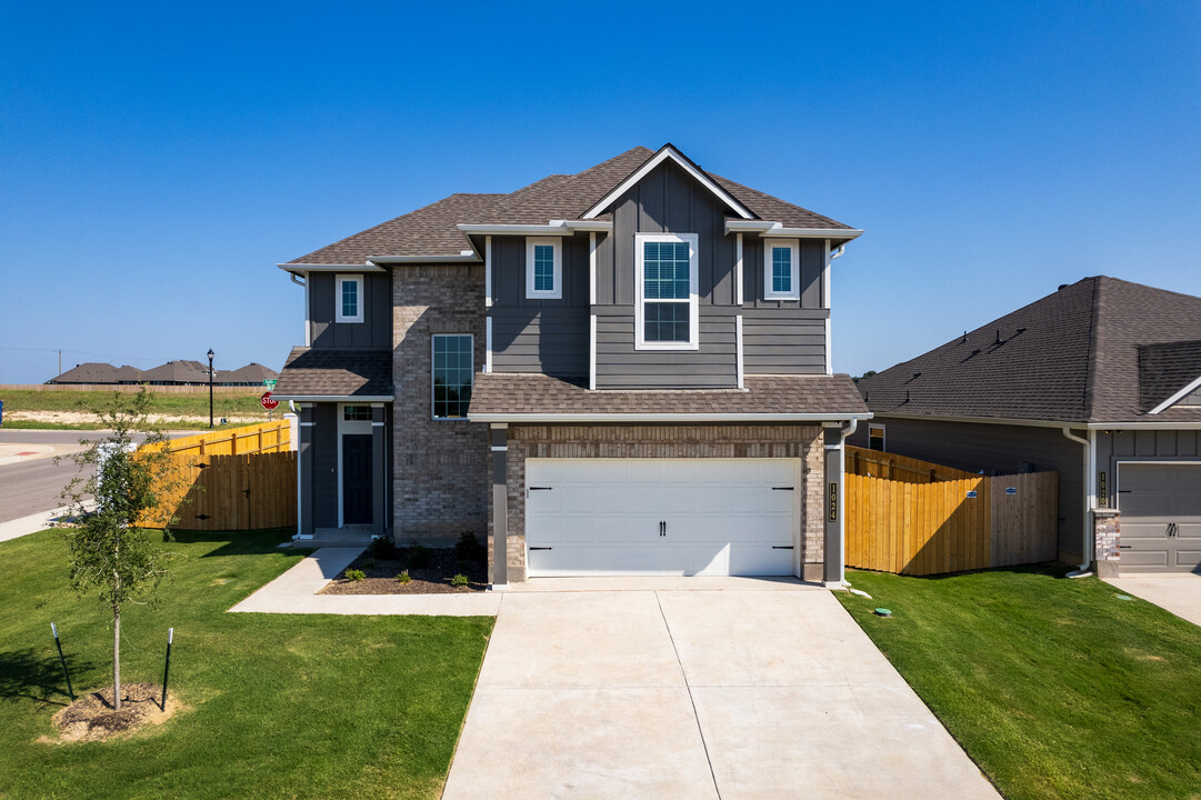 Walker Place at Moonlight in Hewitt, TX - Building Photo