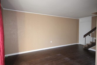 3706 E North St-Unit -1 in Greenville, SC - Foto de edificio - Building Photo
