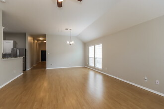 15823 Scenic Water Dr in Houston, TX - Building Photo - Building Photo