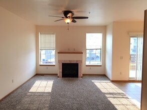 833 Peace Ln in Oregon, WI - Building Photo - Building Photo