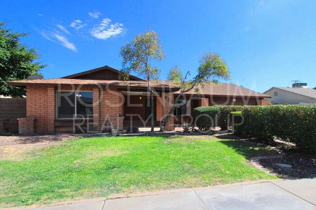 property at 621 W Los Lagos Vista Ave