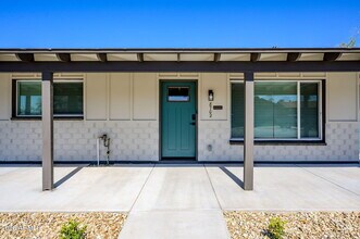 8702 E Monte Vista Rd in Scottsdale, AZ - Building Photo - Building Photo