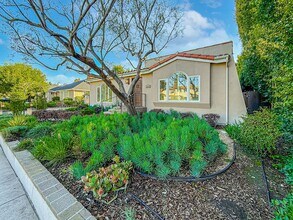 15452 Varden St in Los Angeles, CA - Building Photo - Building Photo