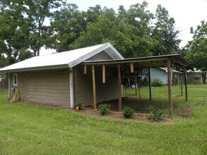 319 N Hunt St in Bellville, TX - Building Photo - Building Photo