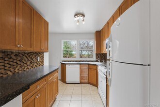 25 Woodland Terrace Ct in Carmel, NY - Building Photo - Building Photo