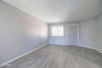 2220 W Dora St in Mesa, AZ - Building Photo - Building Photo