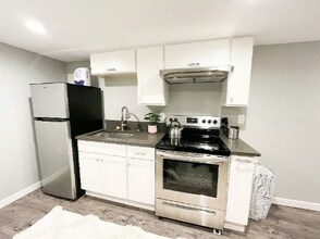 5730 SE 77th Ave in Portland, OR - Building Photo - Building Photo