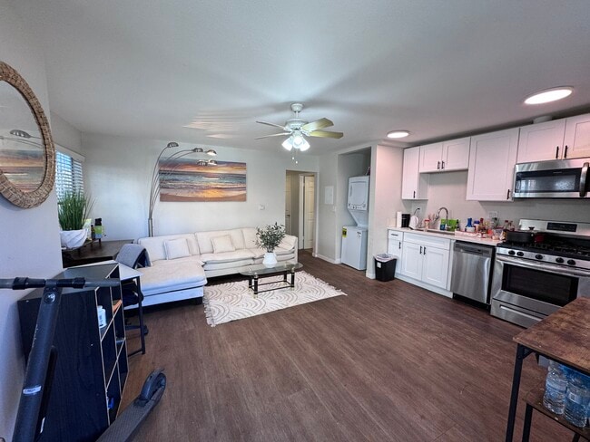 703 1/2 W 30th St, Unit 703 1/2, Unit 703 1/2