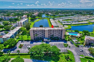 6866 Huntington Ln in Delray Beach, FL - Foto de edificio - Building Photo