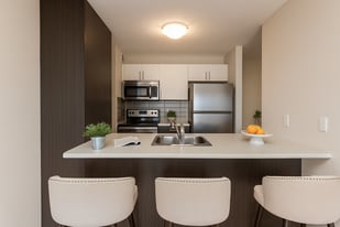 Avalon Park in Ottawa, ON - Building Photo