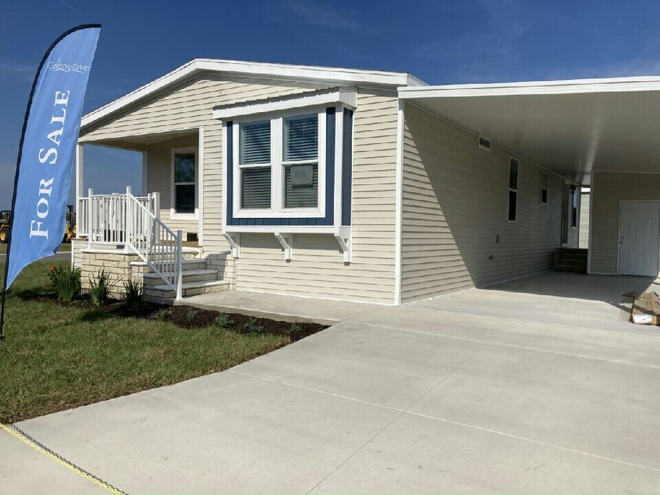 7814 Chandler St in Ellenton, FL - Foto de edificio