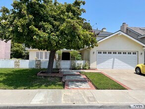 9421 Gateshead Dr in Huntington Beach, CA - Building Photo - Building Photo