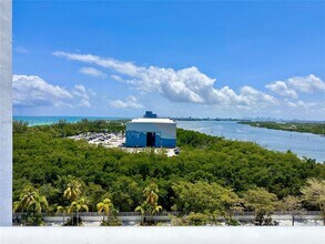 100 Bayview Dr, Unit # 1127 in Sunny Isles Beach, FL - Building Photo - Building Photo