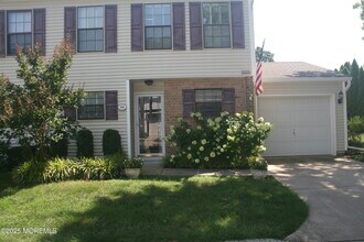 35 Apple Dr in Spring Lake, NJ - Building Photo - Building Photo
