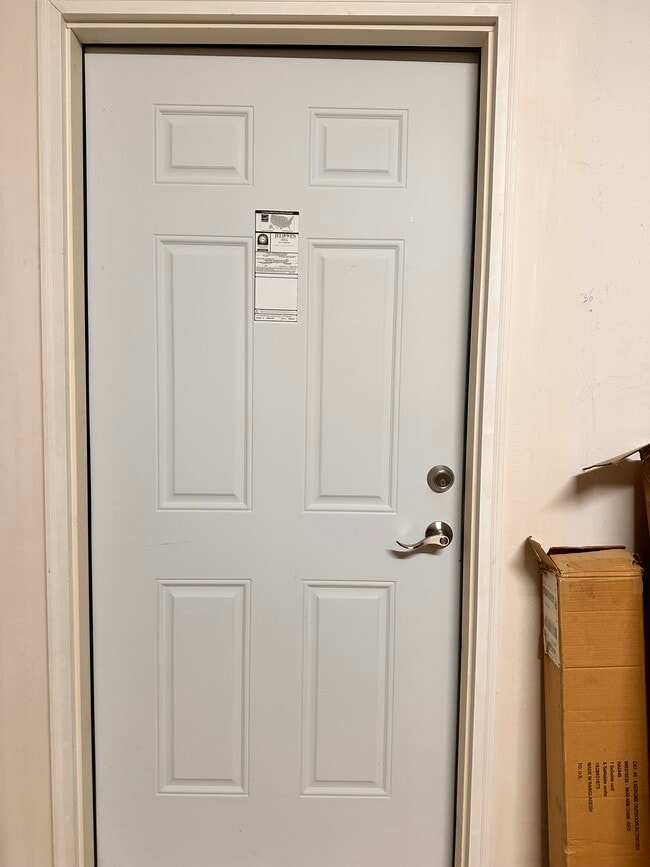 105 Deer Park Rd in Dix Hills, NY - Foto de edificio - Building Photo