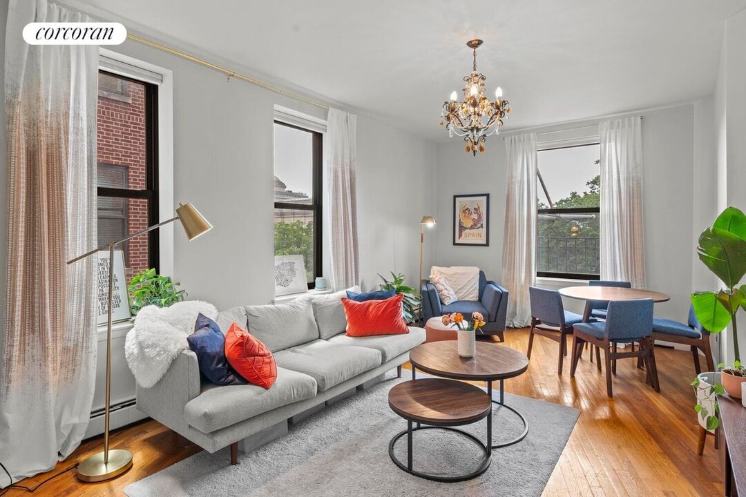 115 Eastern Pkwy in Brooklyn, NY - Building Photo