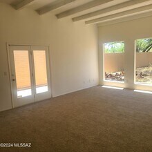 4962 E South Regency Cir in Tucson, AZ - Foto de edificio - Building Photo