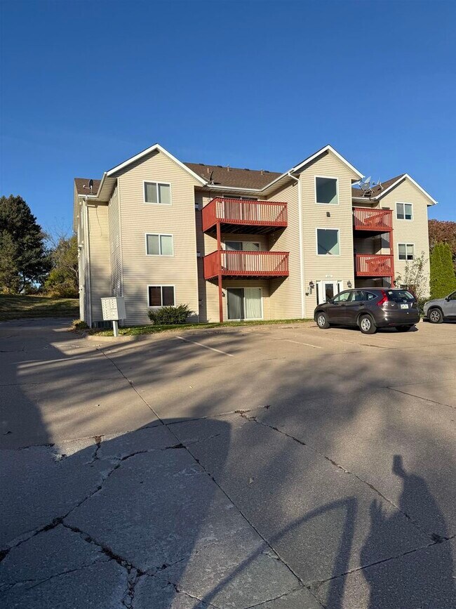 641 E 46th St in Davenport, IA - Building Photo - Building Photo