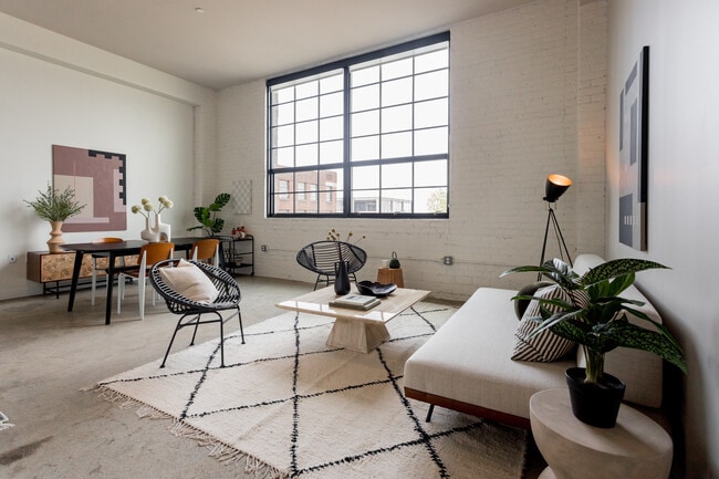 2857 E Grand Blvd, Unit 32