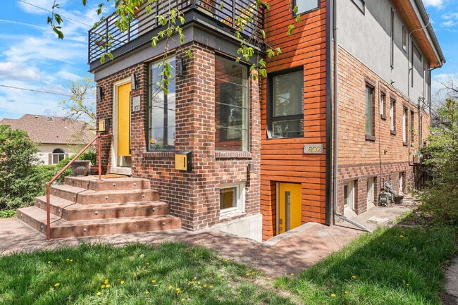 property at 802 S Sherman St