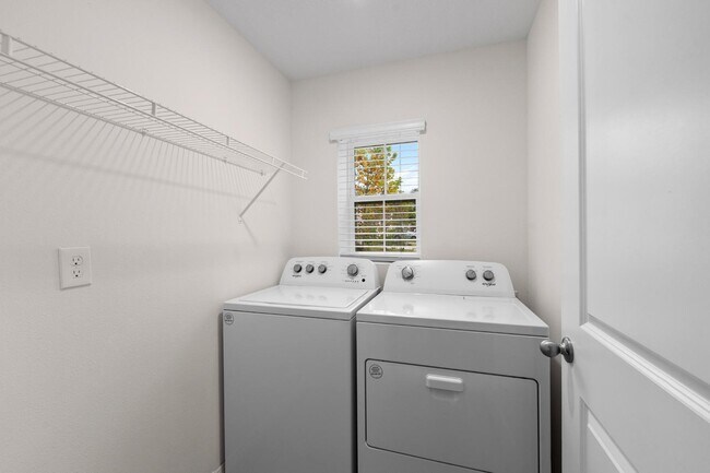 13692 Thimbleberry Dr in Dade City, FL - Building Photo - Building Photo