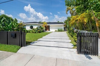 7610 Bayside Ln in Miami Beach, FL - Building Photo - Building Photo