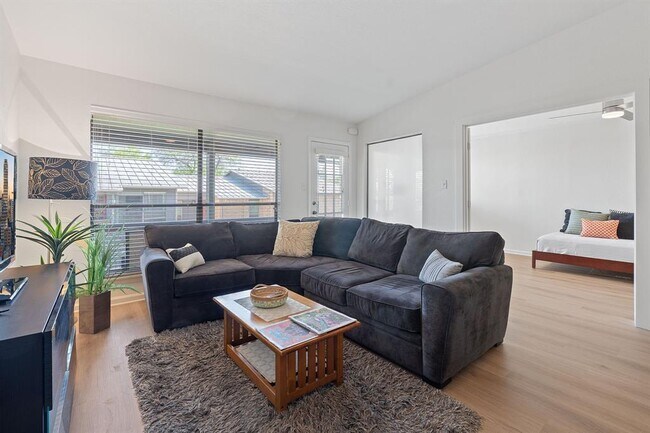 property at 1101 Hollow Creek Dr