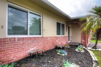 960 NW 49th St in Pompano Beach, FL - Foto de edificio - Building Photo