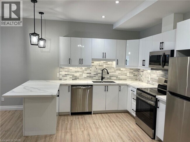 69 E Main St in Welland, ON - Building Photo - Building Photo