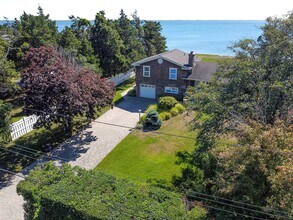 8 Bay Rd in East Patchogue, NY - Building Photo - Building Photo