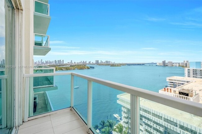 650 West Ave, Unit 1912 in Miami Beach, FL - Foto de edificio - Building Photo