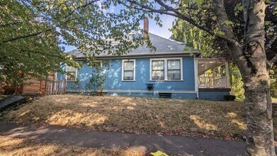 4005 SE Ramona St in Portland, OR - Building Photo - Building Photo