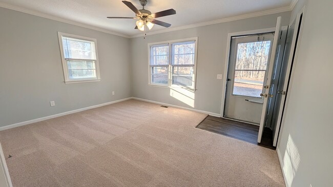 904 Clearwater Dr in Sanford, NC - Foto de edificio - Building Photo