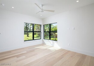 4702 Oak Leaf Dr in Naples, FL - Foto de edificio - Building Photo